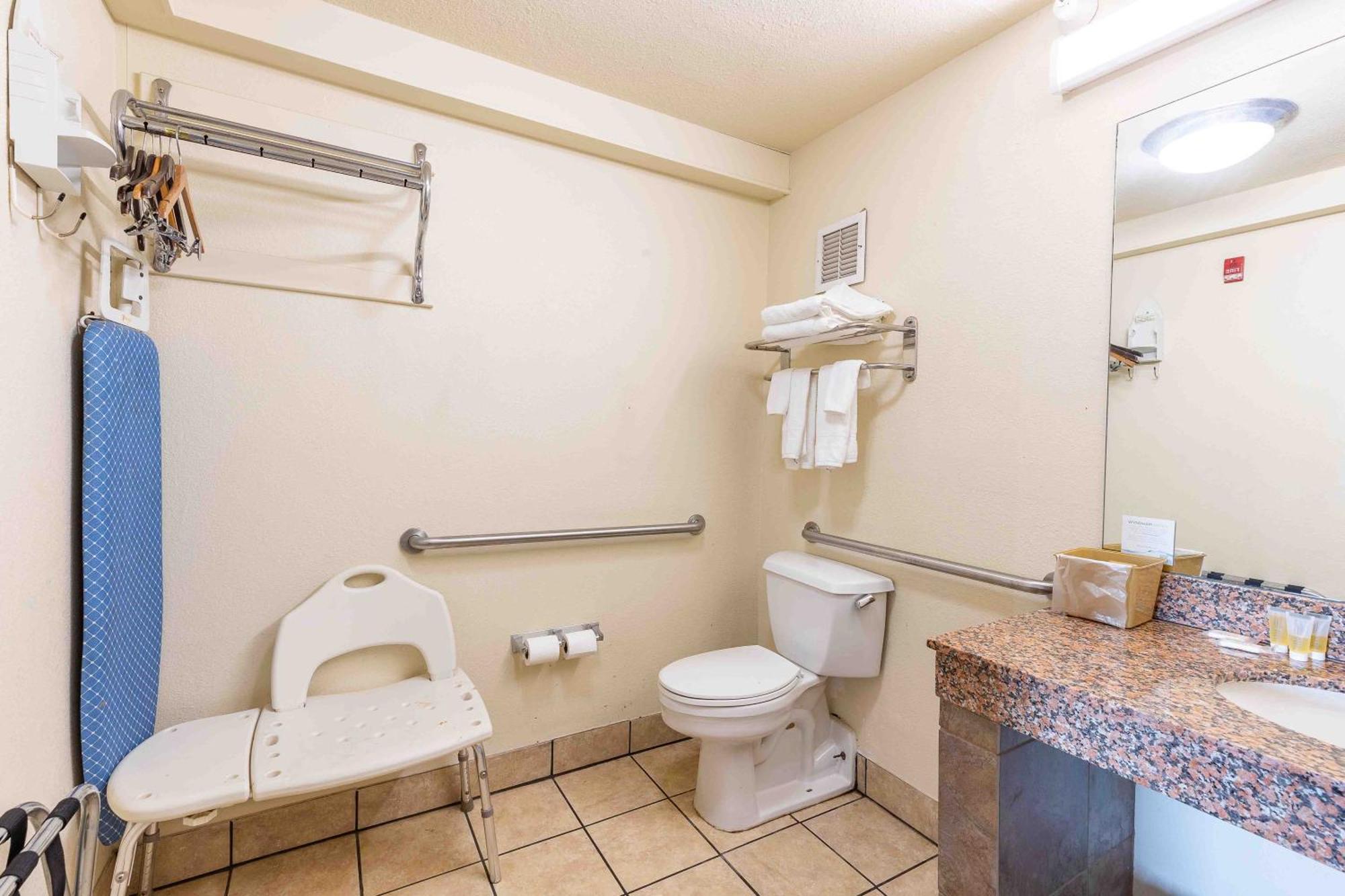 Days Inn By Wyndham Oklahoma City/Moore Екстериор снимка